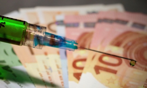 Novac, injekcija, koronavirus